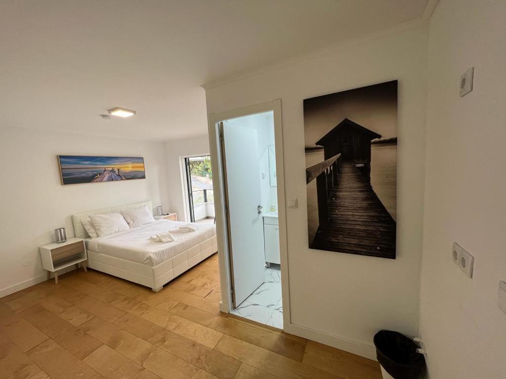 Oieras Beach Suite 2 - Large Double Room With En-Suite Bathroom And Balcony Оейраш Екстериор снимка